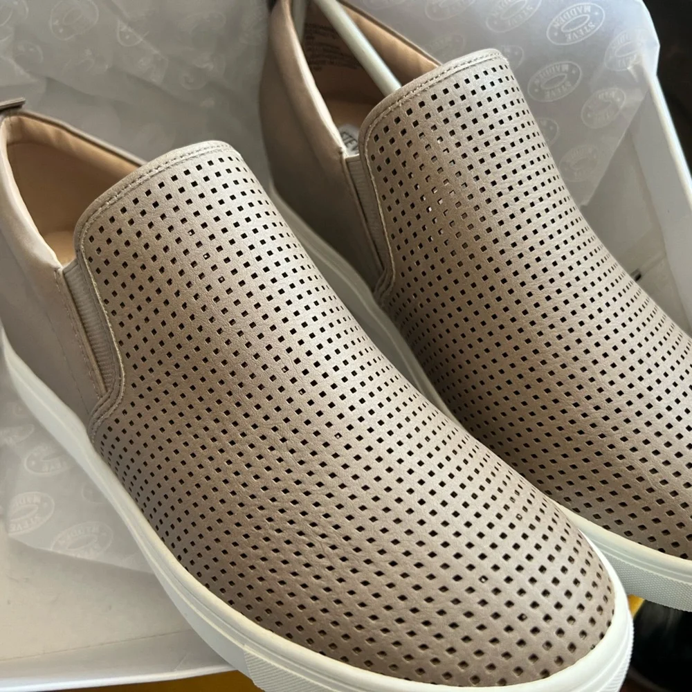 Steve Madden Scramble Grey Sneakers 8 - Picture 2 of 4